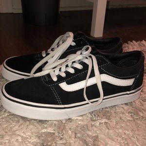 Women’s Vans Old Skool Sneakers